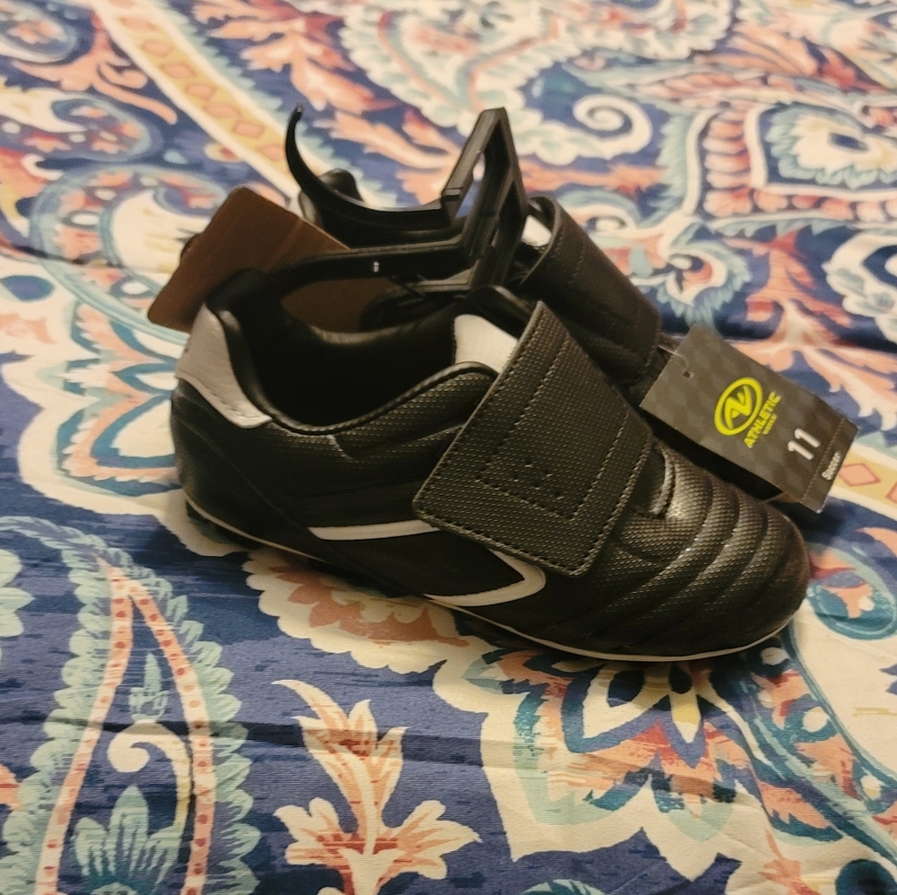 Baseball cleats